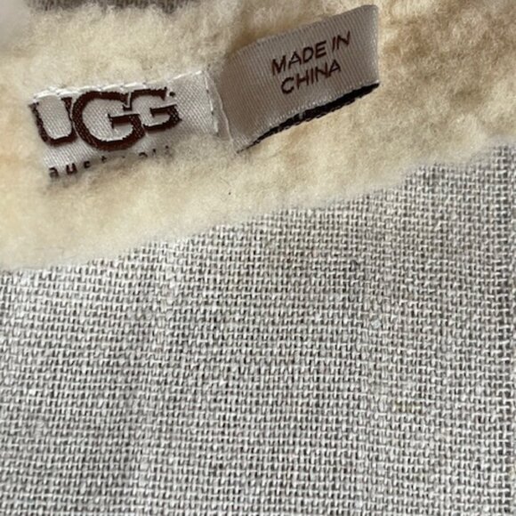 UGG Australia Women’s Shearling Classic Earmuffs Cream Embroidered Silk Y2K Logo - Picture 2 of 5